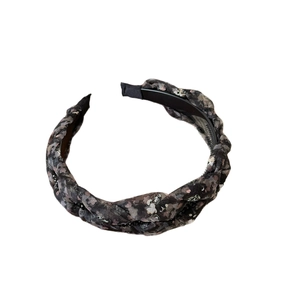 Elegante haarband van bloemengaas met Frans ontwerp en antislip grip aan de binnenkant
