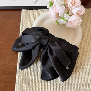 Pince à cheveux élégante en satin noir avec nœud papillon et strass scintillants