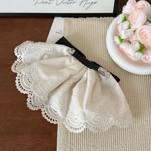 Böhmische cremefarbene Spitzen-Haarklammer mit schwarzer Schleife im französischen Vintage-Stil