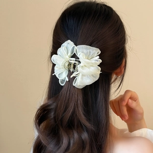 Elegante molletta per capelli a fiore in organza bianca per acconciature estive
