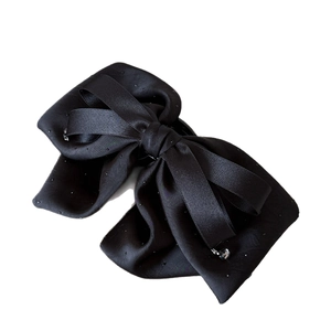 Pince à cheveux élégante en satin noir avec nœud, strass et pendentif en cristal