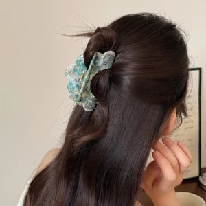 Pince à cheveux style chinois en acétate marbré vert avec ornements argentés rétro