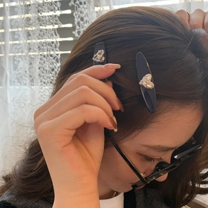 Barrette élégante en acétate avec strass en forme de cœur pour coiffure latérale