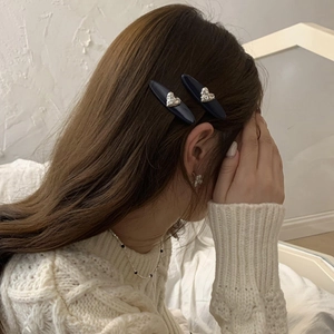 Barrettes à cheveux ovales en acétate avec détails en strass en forme de cœur