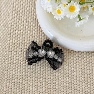 Pince à cheveux élégante en résille noire avec nœud et strass en forme de cœur brillant