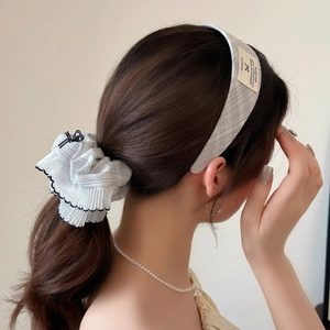 Ensemble serre-tête et chouchou à carreaux gris style français avec dentelle noire