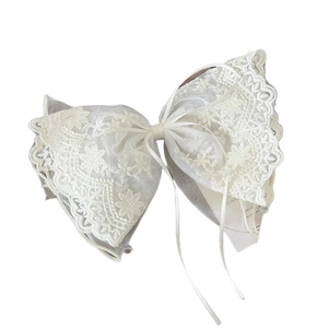Eleganter cremefarbener Spitzen-Haarclip mit Blumenstickerei und langen Bändern