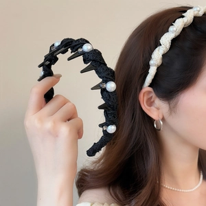 Elegant mesh headband set with pearls and non-slip teeth for women in black and beige