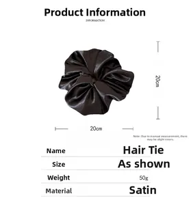 Braunes Satin-Haargummi-Detail mit 20 cm Außendurchmesser und weicher Faltenstruktur