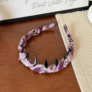 Detail of purple floral headband with non-slip teeth, pearls and lavender crystals