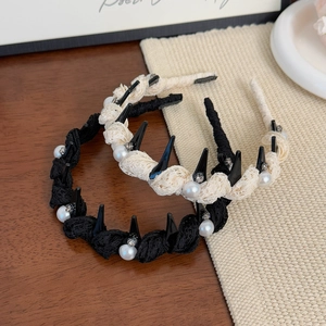 Detail of sweet lace-wrapped headbands with elegant pearls and non-slip tooth design