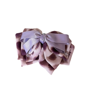 Barrette à cheveux double nœud en satin violet avec motif léopard et pendentif en cristal