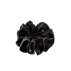 Barrette banane élégante en satin noir avec bordure perlée pour coiffure queue de cheval