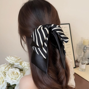 Elegante fermaglio per capelli con fiocco zebrato e nastro lungo fluente in bianco e nero
