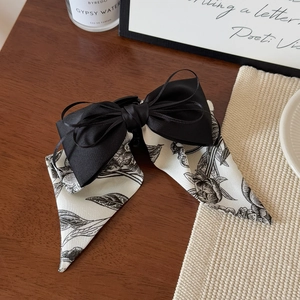 Elegante fermaglio per capelli con fiocco in stile inchiostro e nastro a fiori su legno