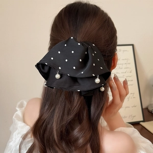 Barrette élégante en satin noir à pois blancs avec pendentifs en perles de nacre