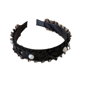 Serre-tête élégant en dentelle noire avec perles blanches et nœuds style princesse de luxe