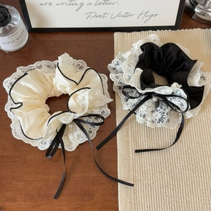 Chouchous élégants en dentelle à quatre couches avec nœud en satin et pendentif perle coloris noir