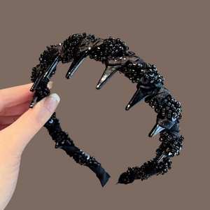 Elegant black beaded headband with sparkling sequins and anti-slip teeth design for women