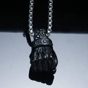 Collana con ciondolo a pugno muscolare punk gotico con catena box argento da uomo