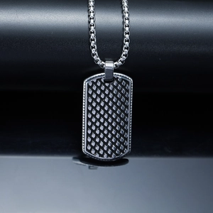 Collier pendentif plaque militaire carrée punk pour homme avec motif diamant noir en acier