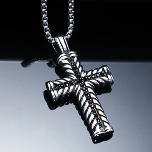 Collana con croce in acciaio inox argento con trama a corda e zirconi neri