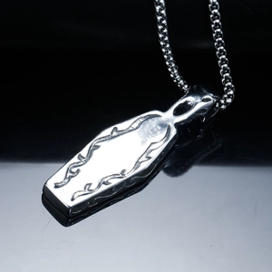 Pendentif cercueil tête de mort en acier inoxydable avec relief de vagues de feu