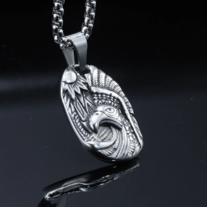 Collier Pendentif Totem Aigle en Acier Titane Vintage pour Hommes Punk Hip Hop Ovale Relief Bijoux Accessoires Cadeau