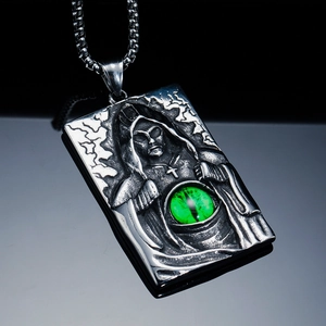 Pendentif gothique punk faucheuse avec œil de démon vert en acier inoxydable