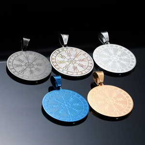 Collier Pendentif Rune de Boussole Viking Nordique en Acier Inoxydable Bijoux Personnalisés Rétro Mythologie Nordique Homme Femme