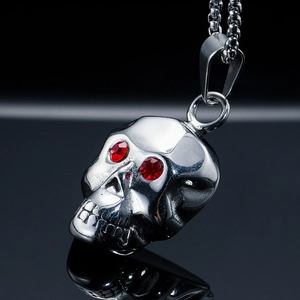 Collana con Ciondolo a Teschio Punk Gothic per Uomo Acciaio al Titanio Lucidato Occhio di Strass Rosso Gioielli Hip Hop