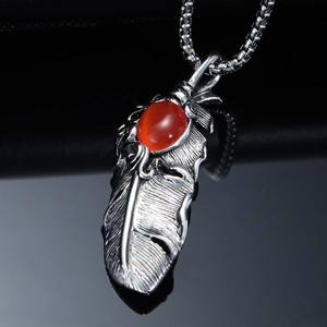 Collier avec pendentif plume vintage et pierre rouge en acier inoxydable poli pour homme