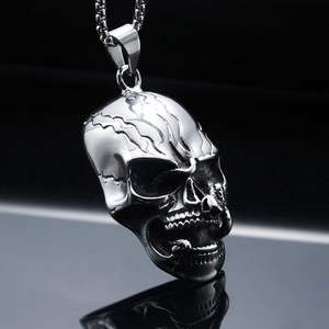 Pendentif crâne en acier inoxydable de style gothique punk avec serpent et chaîne