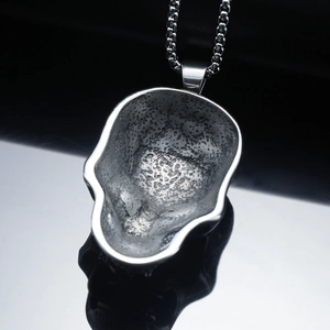 Pendentif crâne et serpent style punk en acier inoxydable avec dos creux texturé