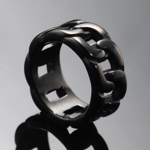 Minimalist black stainless steel Cuban chain link ring with a polished hollow structure