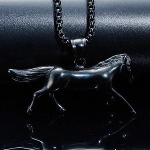 Pendaglio a forma di cavallo in acciaio al titanio hip hop con catena box nera