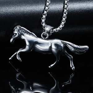 Pendaglio cavallo al galoppo in acciaio inossidabile argento con catena per uomo