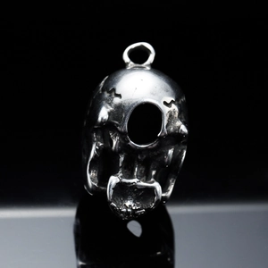 Gothic skull pendant in silver stainless steel with vintage distressed finish for men