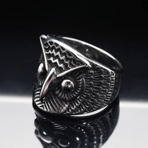 Vintage punk eagle head owl ring in stainless steel with detailed feather textures