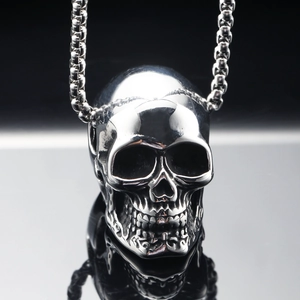 Ciondolo a forma di teschio in acciaio inossidabile argento lucido con catena box stile hip hop