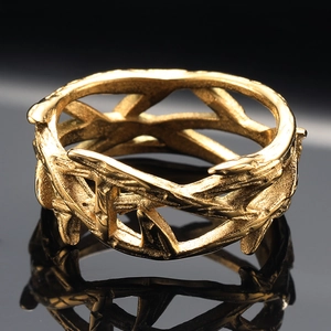 Retro golden stainless steel thorn crown ring with a matte finish on a dark reflective base