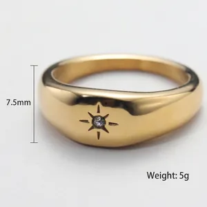 Chevalière en acier inoxydable doré avec gravure en étoile et petit diamant