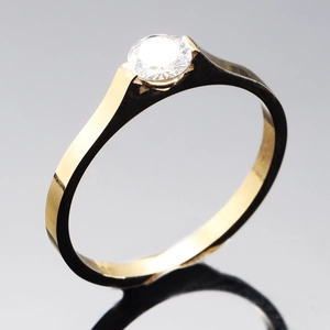 Minimalistischer Titanstahl Gold Plattierter Ring Für Damen Strass Eingelegter Polierter Edelstahl Solitär Fingerring Schmuck