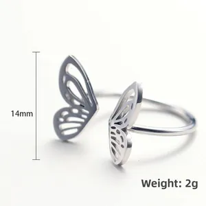 Bague ouverte papillon minimaliste en acier inoxydable argenté au design ajouré