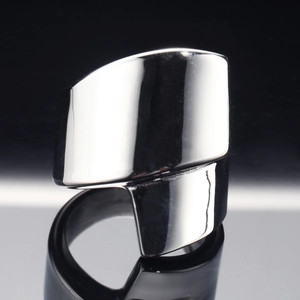 Anello largo aperto in acciaio inossidabile argento con finitura a specchio lucida