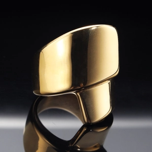 Anello largo a fascia in acciaio inossidabile dorato con finitura a specchio lucida