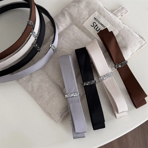 Elegantes Set aus Satin-Haarreif und Haarspange mit Strassbesatz in neutralen Farben