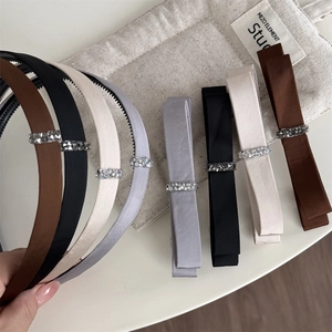 Eleganter Satin Stoff Schleife Haarclip Strass Stirnband Koreanischer Stil Sanft Minimalistisch Damen Haarschmuck
