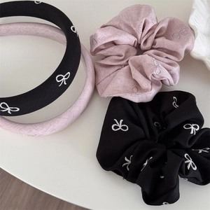 Ensemble élégant de chouchous et de serre-têtes brodés noirs et roses pour femmes