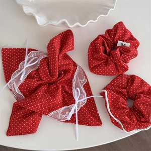 Ensemble d'accessoires de coiffure rouges à pois avec bandana dentelle et chouchous